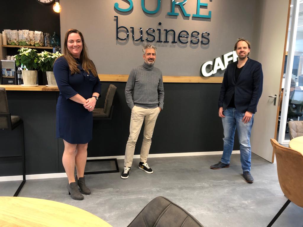 SUREbusiness entrance with owner en employees
