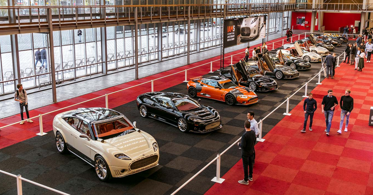 Tentoonstelling van verschillende auto's tijdens de International Motor Show